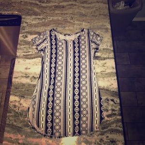 I am selling this black and white shirt